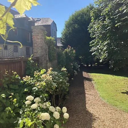 Chez Agnès Bed & Breakfast Pont-Évêque